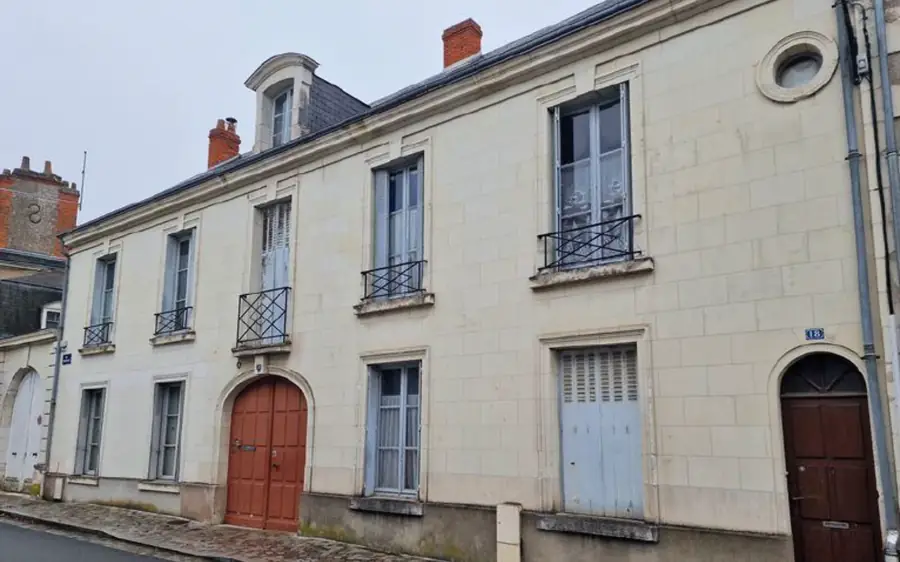 Bâtisse ancienne à Valençay, façade sur rue.