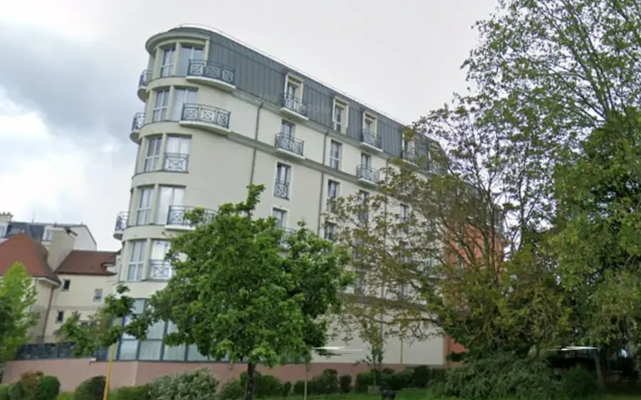 Résidence de tourisme en Sologne, au bord d’un plan d’eau.